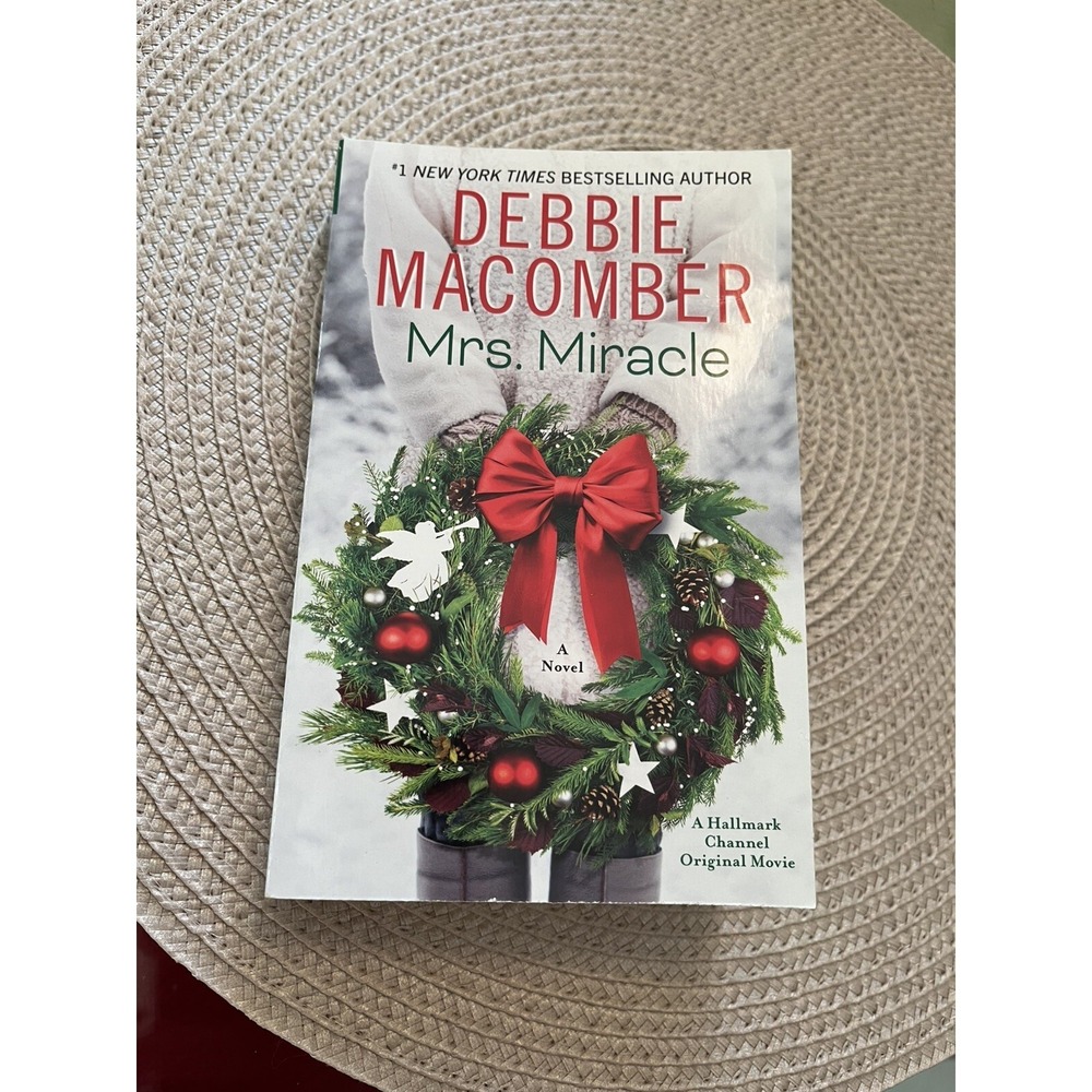 Mrs. Miracle: A Novel - Paperback, by Macomber Debbie - Good